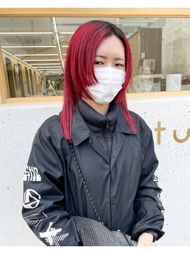 トゥコ(tuco) レッドカラーカッコいいパッツンステップカット姫カット赤