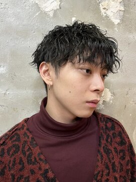 アカ(ACA) マッシュ　ツイストスパイラル　波巻きパーマ　センターパート