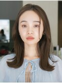 イメチェン　前髪なし　美髪　オリーブカラー　ミディアム