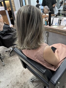 アンバー(AMBER) バレイヤージュ/シャドウルーツ