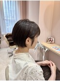 ショートボブ×オリーブベージュ