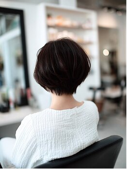 エスパイス 南森町(Espice)の写真/くせ毛やうねりでショートを諦めていませんか?骨格と髪質に合わせたカットでくせ毛・うねりを抑えます◎