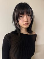 イェン(Yen.) ミディアムレイヤーカットハッシュカットデザインカラー