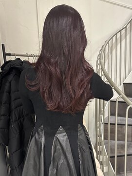 カミエ(kamie) ロングヘアのピンクカラー × 上質な艶感