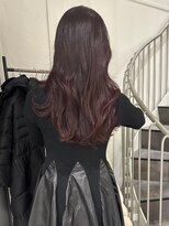 カミエ(kamie) ロングヘアのピンクカラー × 上質な艶感
