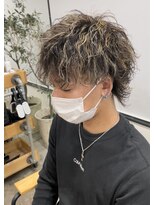 リヴ オオサカ(LIV OSAKA)&nbsp;ツイストスパイラルパーマ　ハイライト　メッシュ　ウルフ