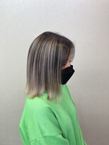 エミーバイモアムー(Emmie byMoremuu)&nbsp;ホワイトベージュバレイヤージュ