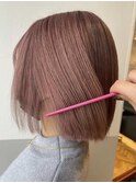 ピンクベージュ艶アドミオカラーボブ
