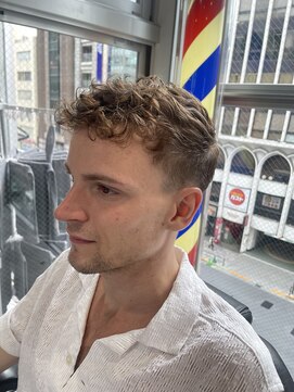 メグロバーバーショップロッポンギ 目黒六(MEGURO BARBER SHOP 6PPONGI) カーリースタイル