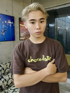 イェン(Yen.) スパイキーショート ホワイトブロンド ブリーチデザイン