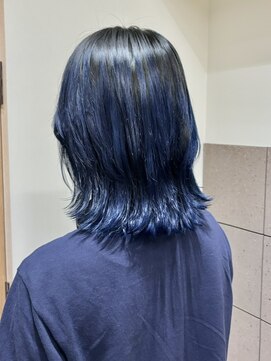 フイ(HUI) ブルーブリーチハイトーンカラー青髪ウルフカット/natsuki 金山