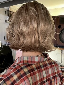 アンプラグド(unplugged) ブロンドベージュブリーチありダブルカラーハイトーン透明感