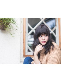 ６種類のハーブエキスを配合したオーガニックのカラー剤を使用。ずっとキレイな髪でいたい大人女性に―♪