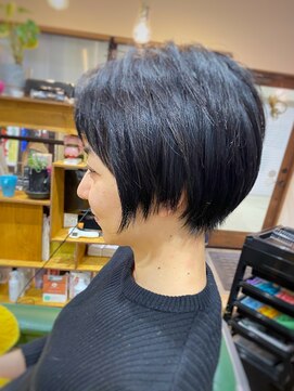 ヘアスペース トゥービーハーツ 前下がりボブ