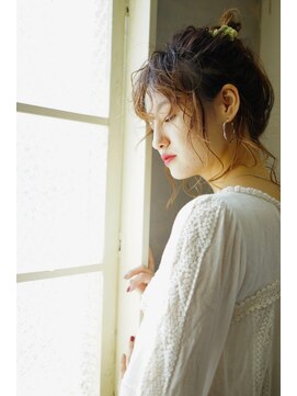 ロアー ヘアー ブリオ(RAWR hair Brio) スモーキーアッシュ_レイヤースタイル