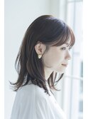 20代30代大人かわいいうる艶髪抜け感ヘア切りっぱなしミディアム