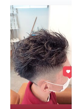 アミーコ(Amico) ツーブロック刈り上げフェードアップバングソフトツイストパーマ