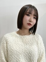 ぱっつん前髪/切りっぱなしボブ/グレージュカラー
