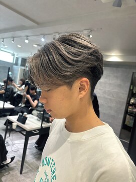 アンダーバーホワイト(_WHITE) バレイヤージュ　センターパート