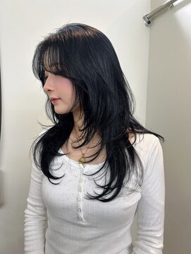 ユエン(uyen) 黒髪ハッシュカット