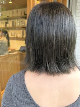 ノエル(noele) オリーブグレージュ×切りっぱボブ