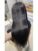 ニーイチイチ(211)&nbsp;暗髪/透明感/グレー