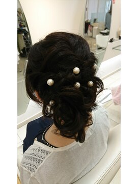 フロンテ(Fronte) 華やか編み込みアレンジ