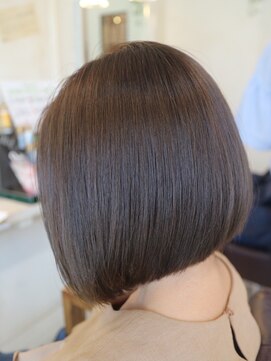 シェア(SHARE hair make works) 【30代・40代】シンプルな前下がりボブ