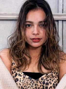 エイチ(H eitf) 原宿H[eitf]エイチ 外国人風インナーハイライト