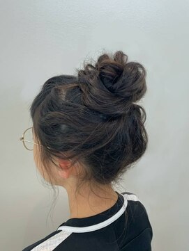 ヘアーアンドメイクアップ バウ(Hair&Make up BAU) お団子アレンジ
