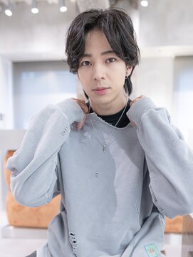 メゾンバイハバナ(maison by HAVANA) メンズ波巻きセンターパートハイライトツーブロックマッシュ