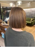切りっぱなしボブ×ベージュ