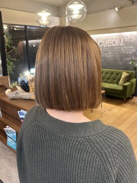 キュオンシア(CUEON. ciea) 切りっぱなしボブ×ベージュ