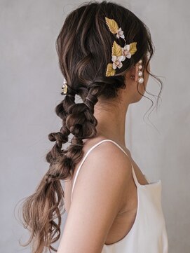 オモチャ(OMOCHA) 華やかさを引き立てるボリュームブレイド