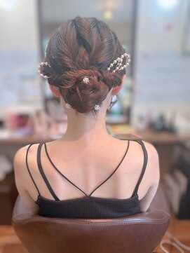 サロンドミナ(SALON DE MINA) カールシニヨン