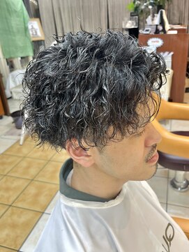 クオリス 上板橋店(QUALIS) 20代30代◎縦落ちツイスパ刈り上げセンターパート