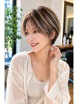 バグズ(Baguz)&nbsp;白髪ぼかしハイライト大人美人ショート