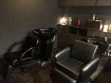 セラティア(hair salon THERATIA)の雰囲気（アロマの香りと落ち着いた照明のシャンプーは極上の癒しです！）