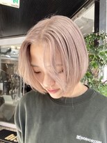 ヘアーアンドメイク ビス(HAIR&MAKE bis) ブリーチ２回で作るホワイトベージュカラー【中西思実】