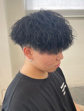 バース バイ ハピネス(BIRTH by happiness) 縦落ちツイストスパイラルパーマ　刈り上げマッシュ