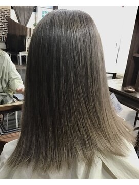 ビューティアンドスパ ガガ(GAGA) ブリーチ歴一回から4ヶ月ごのミルクティーベージュ　藤枝