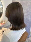 外ハネミディアム 艶カラー ブラウンベージュ 顔周りカット