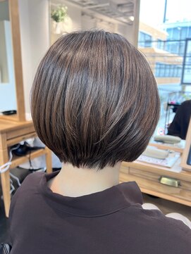 エムプラス 二子玉川(Mplus) 【50代60代】明るい白髪ぼかしのグラボブ C Mplusミズイデ