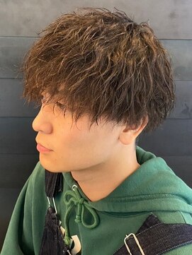 ディスイズバーバーサード(THIS IS BARBER 3rd) ベージュカラー メンズマッシュ ツイストスパイラルパーマ