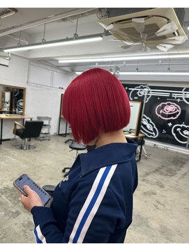 ソーソー(SoSo) ブリーチありレッド似合わせカット