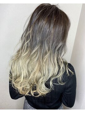 フロート 小阪店(float) グラデーションカラー_耳かけ,毛先パーマ,イメチェン