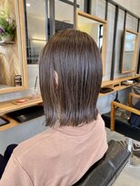 ソッカ(socca)&nbsp;切りっぱなしミディアムボブ