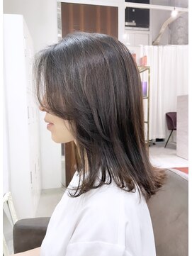 ナイン 麻布十番(NINE) 切りっぱなし外ハネミディ☆