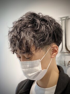 リバティシェアバーバー 銀座(LIBERTY SHARE BARBER) 刈り上げショート スパイラルパーマ