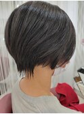 大人可愛い20代30代40代黒髪前下がりひし形小顔ボブ丸みショート